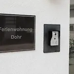 Alpen Apartment Mit Dachterrasse & Parkplatz アパート クントル