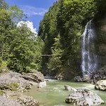 Alpen Apartment Mit Dachterrasse & Parkplatz * クントル